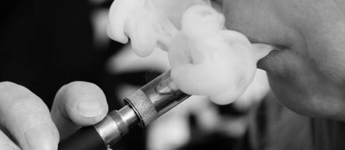 Danger e-liquides : nouvelle intox ou info ? Danger e-liquides : nouvelle intox ou info ?